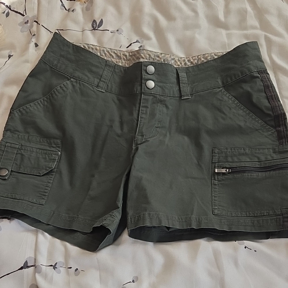 Columbia Forest Green Women's Cargo Shorts